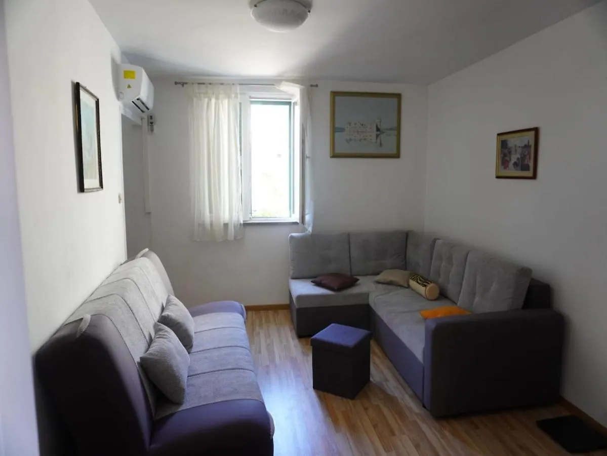 Holiday Home Labinezza Kastela